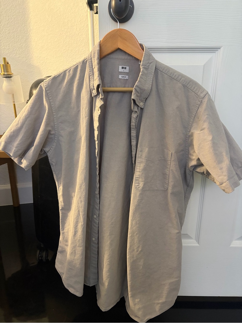 Uniqlo Men’s Short-Sleeve Button-Down Shirt in Light Gray